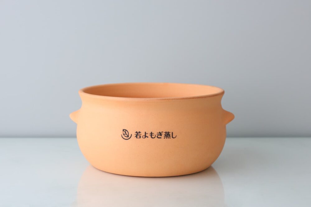 自然素材を取り入れた純国産の黄土壺