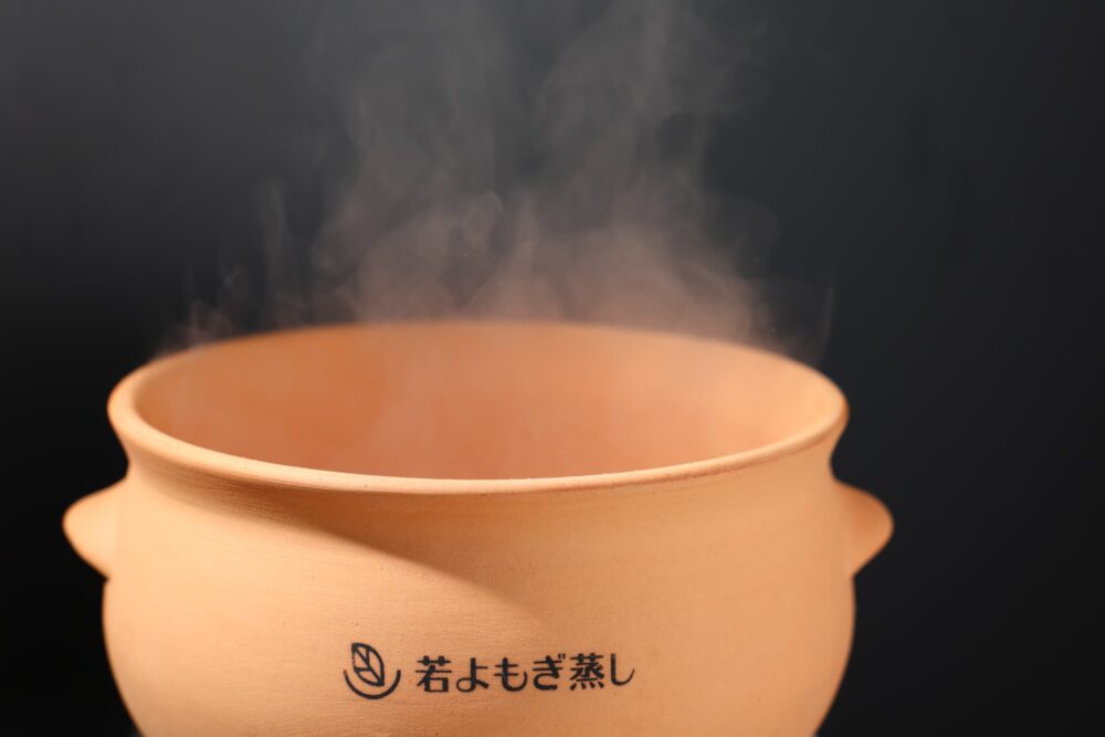 よもぎを蒸す鍋